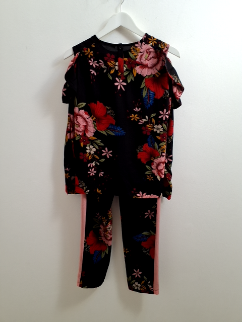 Sofie Schnoor bluse med tilhørende bukser. (O658)